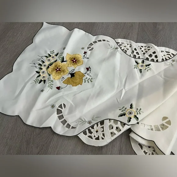 Floral Embroidered Table Runner - Picture 5 of 7